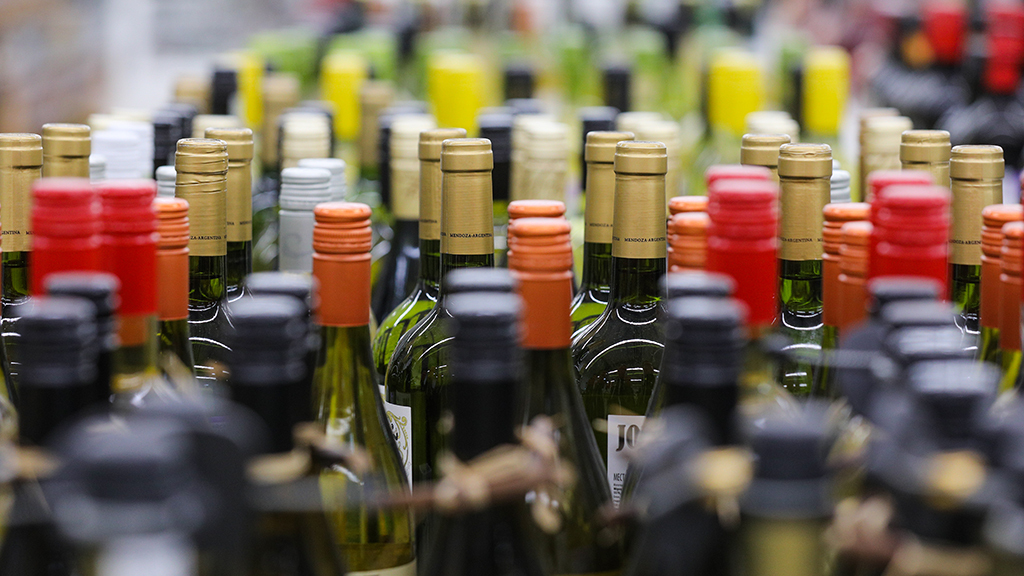 По данным Минсельхоза, в прошлом году отечественные виноделы произвели 51,3 млн дал вина, что на 14% больше, чем в 2023 г.