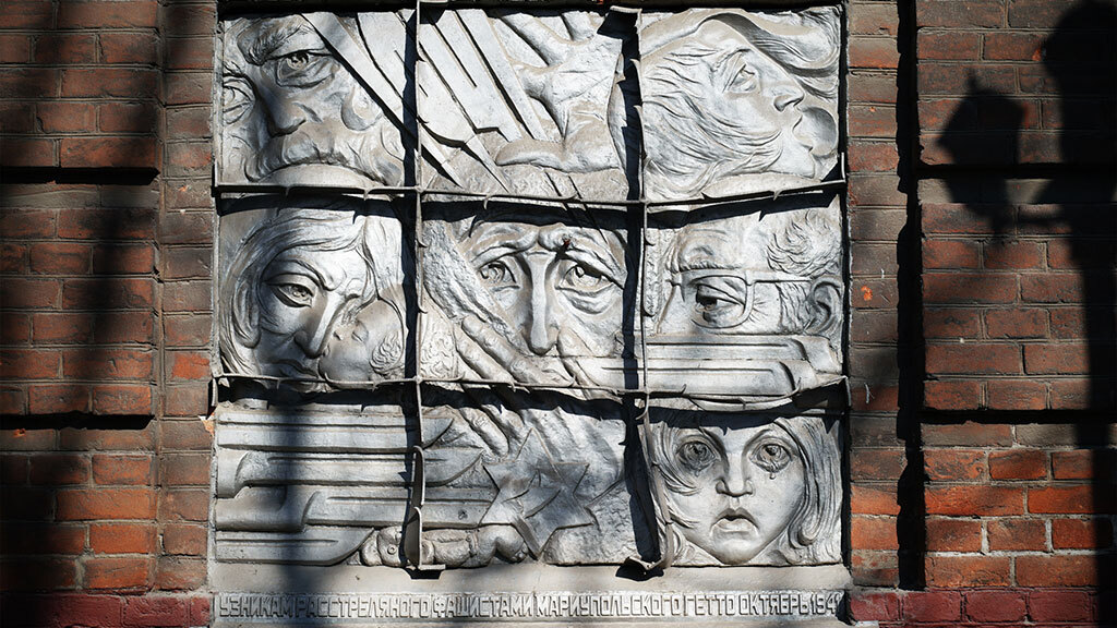 В первые дни войны на фронт добровольно ушли более 60 студентов Мариупольского металлургического института