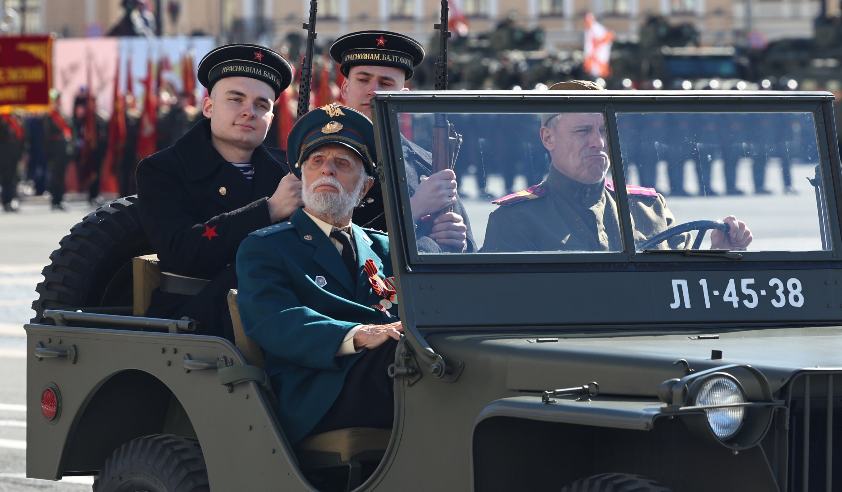 Технику для исторической части парада предоставило патриотическое объединение «Ленрезерв»