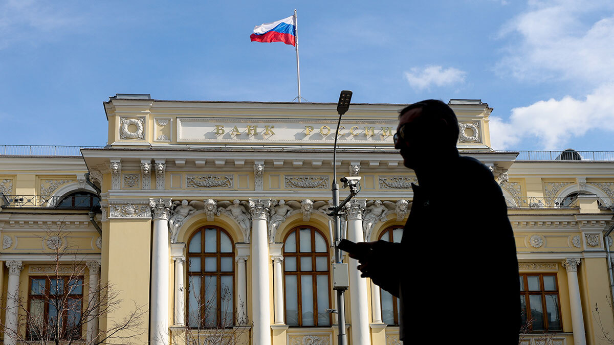 У ВТБ нет правовых оснований самостоятельно определять, какой порядок досрочного погашения облигаций применять к разным категориям инвесторов, настаивают в АВО