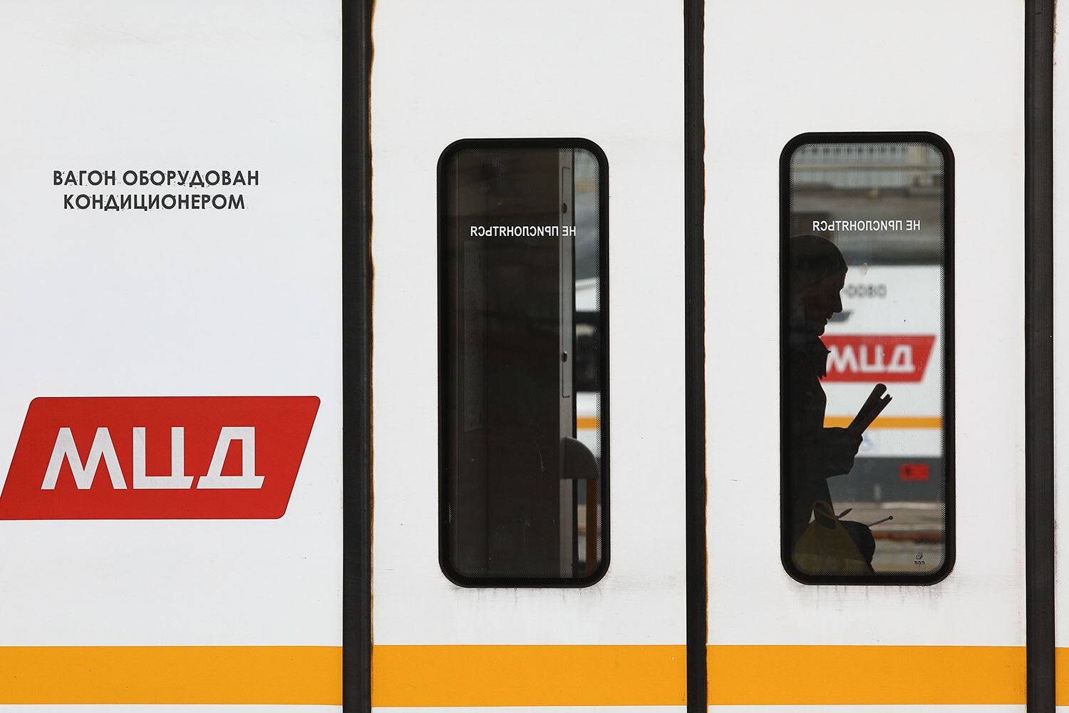 Метрополитен развивает совместные проекты с железнодорожниками. В 2016 г. они запустили Московское центральное кольцо, в 2019 г. – Московские центральные диаметры. Первые представляют собой линии Малого кольца Московской железной дороги, вторые – железнодорожные линии, связывающие мегаполис с Подмосковьем. В общей сложности это 357 км путей и 168 станций. Сейчас они объединены с Московским метрополитеном.