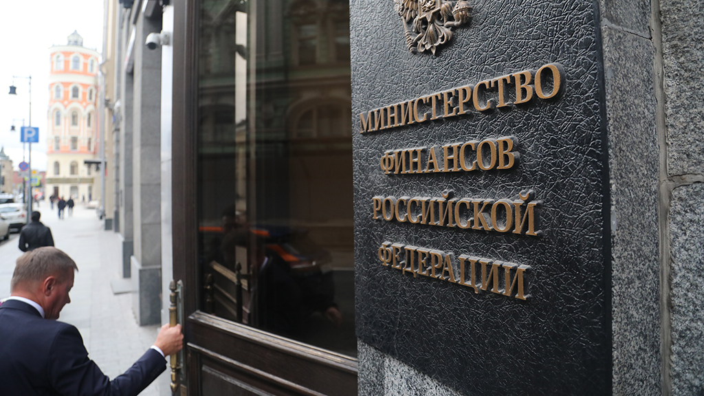 Несмотря на рост расходов и сокращение нефтегазовых доходов, Минфин не планирует в этом году прибегать и к «неординарным» фискальным мерам для пополнения доходной части казны