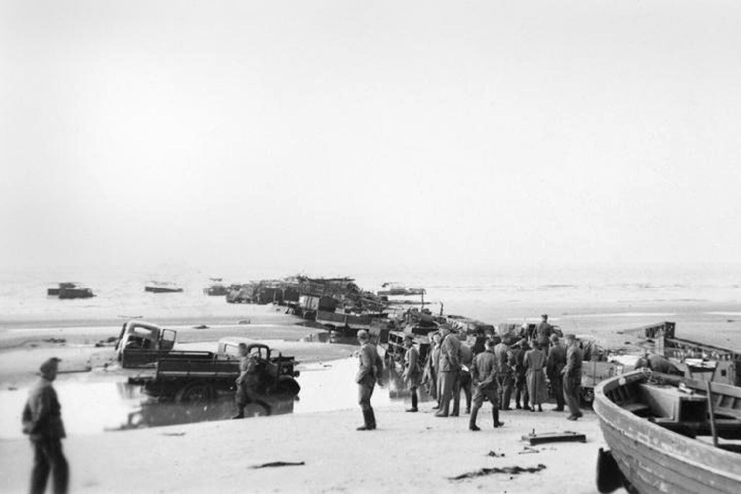 Вначале немцы посчитали себя победителями в сражении под Дюнкерком, но затем поняли, что позволили противниками спасти главное – людей. Генерал-фельдмаршал Эрих фон Манштейн вспоминал: «Мы были введены в заблуждение зрелищем военной техники, оставленной противником в огромном количестве на побережье Дюнкерка, и мы еще не знали, что англичане по существу полностью спасли свою армию».