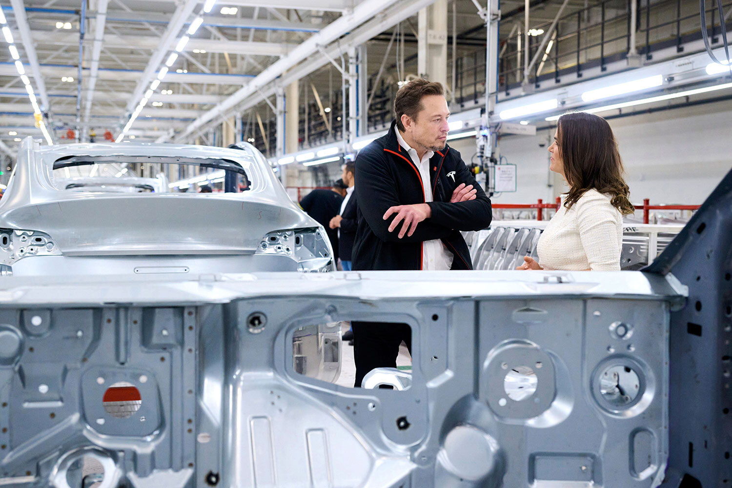 Компания Илона Маска Tesla – один из крупнейших в мире производителей электромобилей и разработчик роботакси CyberCab. В октябре 2021 г. ее капитализация впервые превысила $1 трлн. В одном из интервью бизнесмен рассказывал: «В мои цели никогда не входило стать генеральным директором Tesla. Но я интересовался электрическим автомобилям еще 20 лет назад, когда я учился в колледже. Как правило, я рассказывал про электрические автомобили во время свиданий. Вероятно, это была не лучшая стратегия».