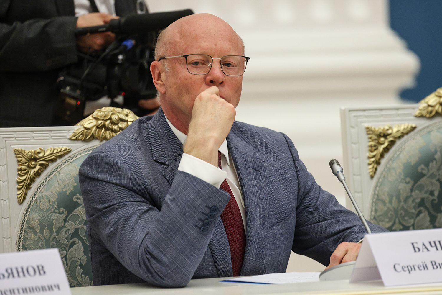 «Россия всегда демонстрировала невероятную способность преодолевать любые сложности, любые проблемы», – отметил президент в конце встречи.На фото: генеральный директор ООО «Васта дискавери» Сергей Бачин.