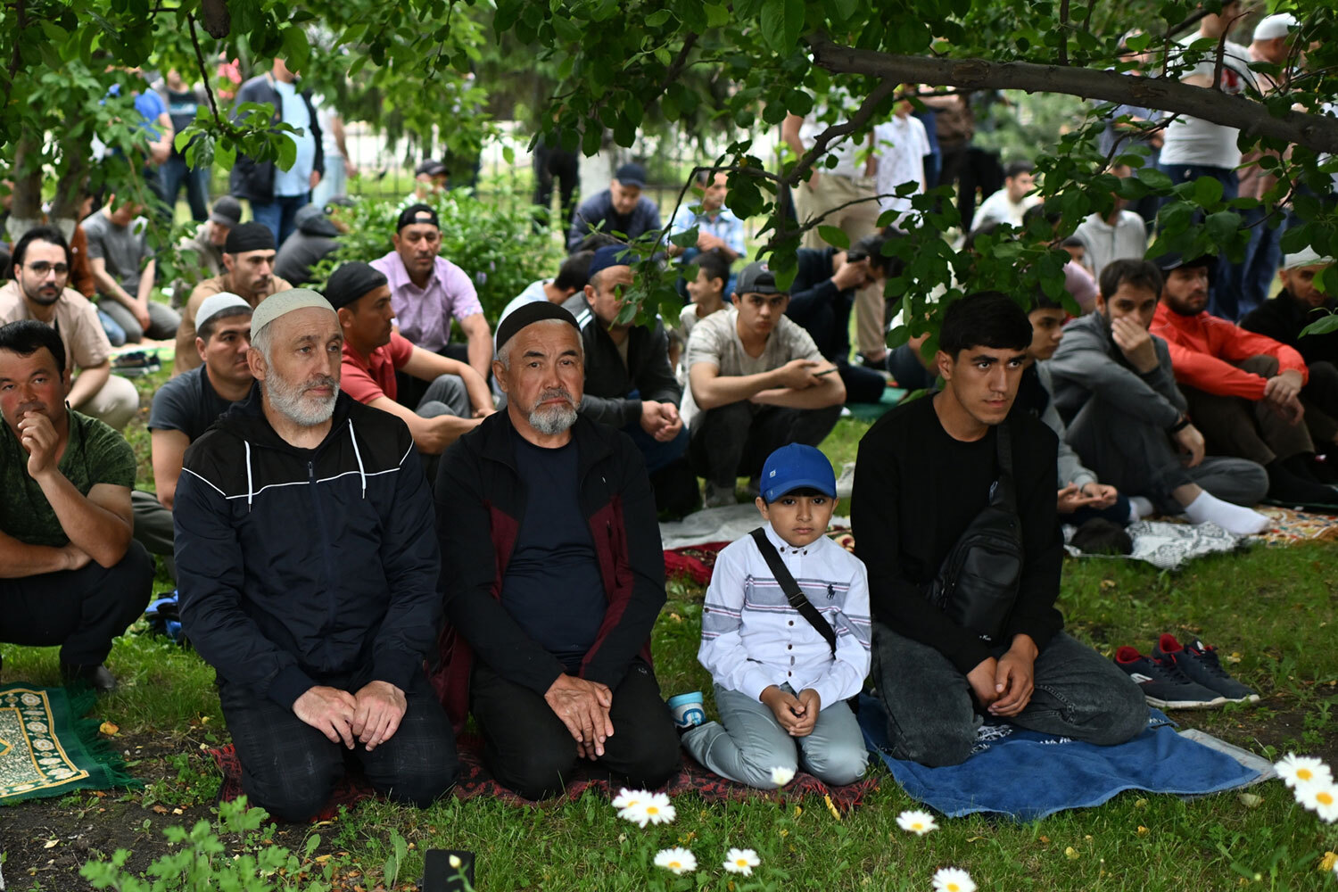 Мусульмане у Соборной мечети Омска.