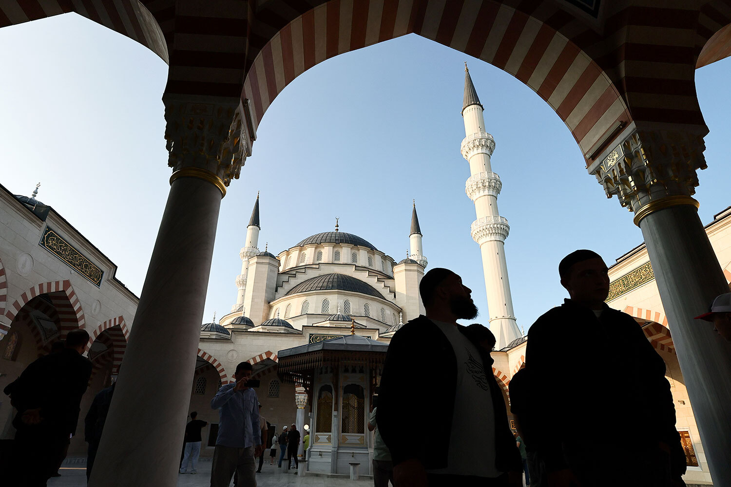 Обстановка у Симферопольской соборной мечети.