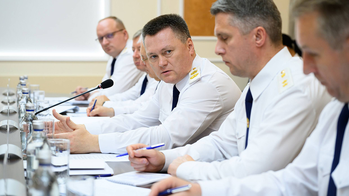 Для исполнения поручения Краснов дал прокурорам две недели