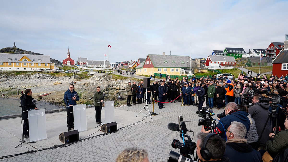  Хотя все заинтересованные акторы заявляют о важности для них стратегических редких минералов острова, политического в сигнале Макрона Трампу больше, чем экономического