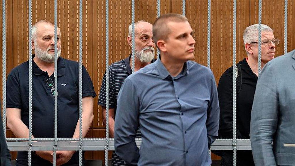 Президент ООО ГК «Корпорация "Газэнергострой"» Сергей Чернин (справа), руководитель ООО «Институт "Газэнергопроект" Дмитрий Сучков и руководитель ООО "Биогазэнергострой" Валерий Меркулов