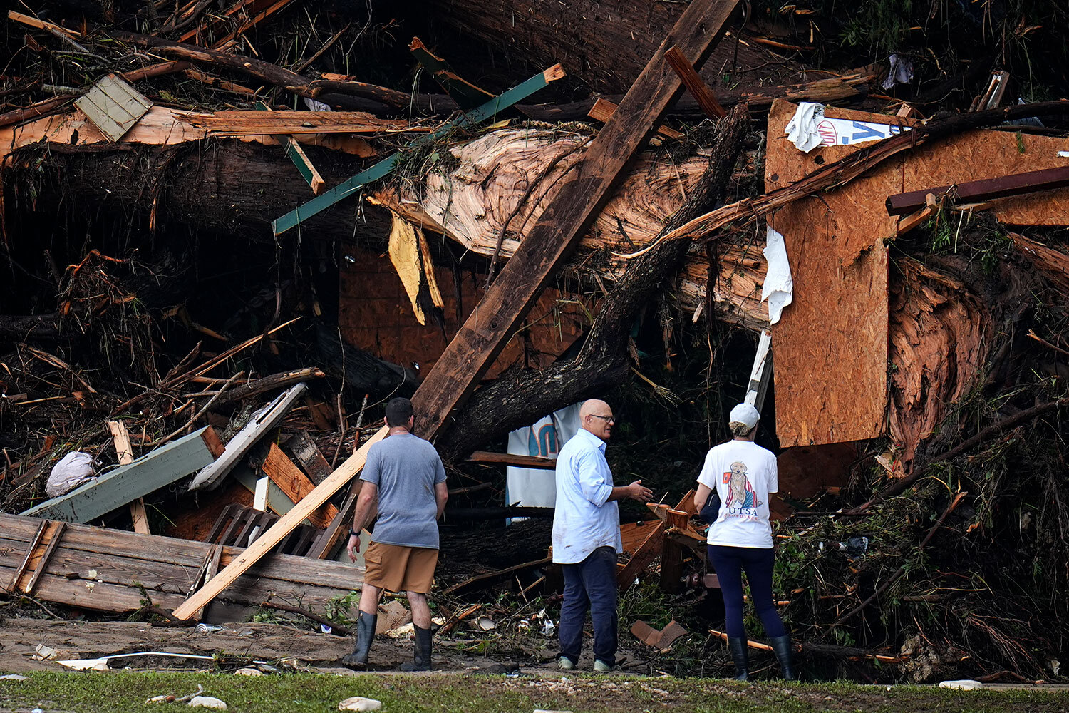 По оценкам Reuters, ущерб инфраструктуре составляет десятки миллионов долларов, точные цифры пока не называют. Из-за масштабности разрушений в США начали сбор средств пострадавшим от наводнения. Бейсбольные команды Dallas Cowboys и Houston Texans в качестве помощи пожертвовали $1,5 млн.