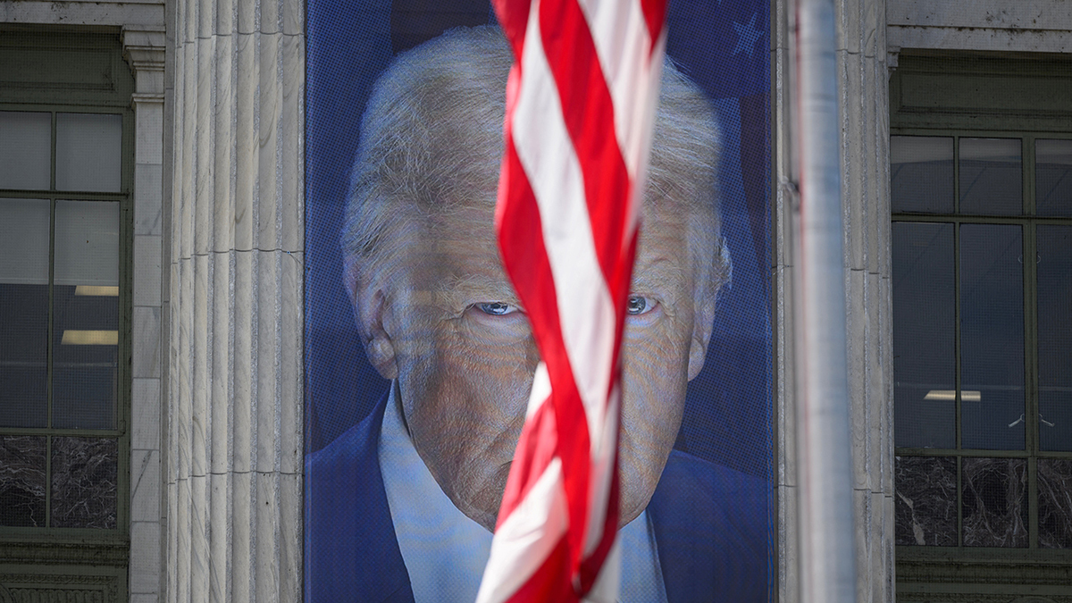 Дональд Трамп считает американский торговый дефицит результатом нечестных торговых практик иностранных государств