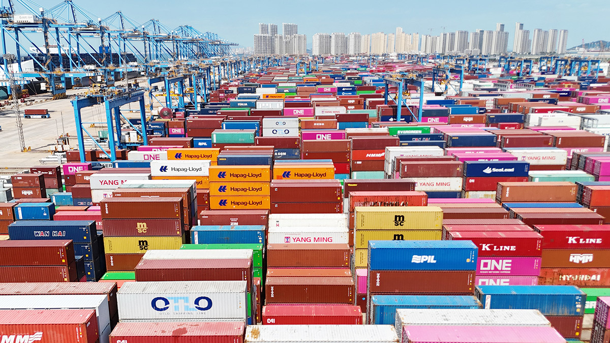 Несмотря на тарифную войну со стороны США, экспорт из Китая растет