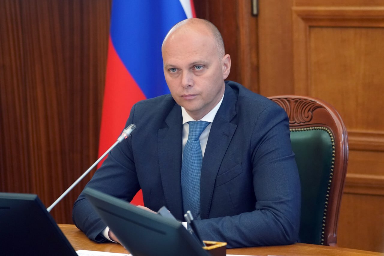 Беспрозванных отметил, что на сегодняшний день морские перевозки становятся одним из основных видов доставки продуктов и товаров в регион с основной части России.