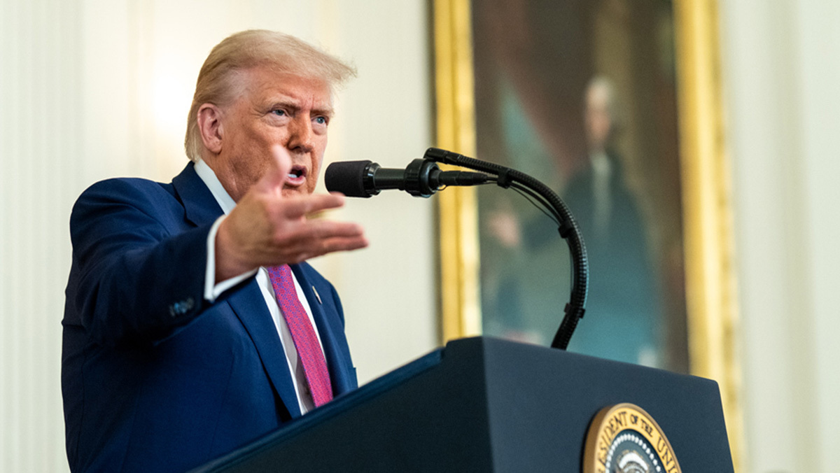 Дональд Трамп заявил, что прекратил общение с Джеффри Эпштейном задолго до его ареста