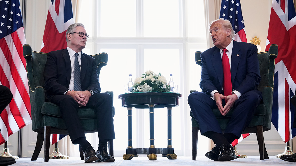 Президент США Дональд Трамп приехал в Шотландию в гости к премьеру Британии Киру Стармеру, но обращался к России
