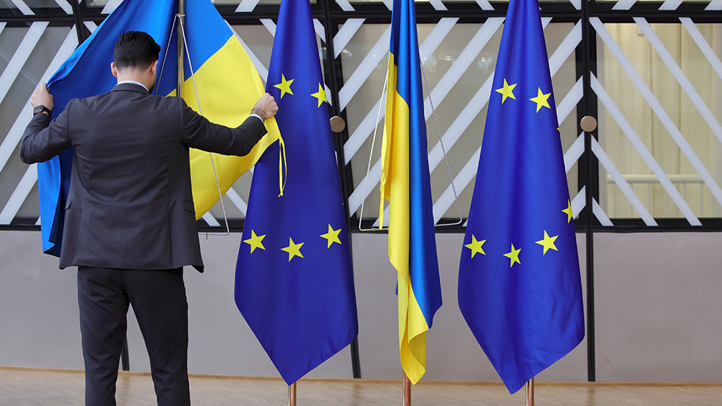 Под давлением Евросоюза украинское руководство вынуждено снова делать антикоррупционные органы независимыми