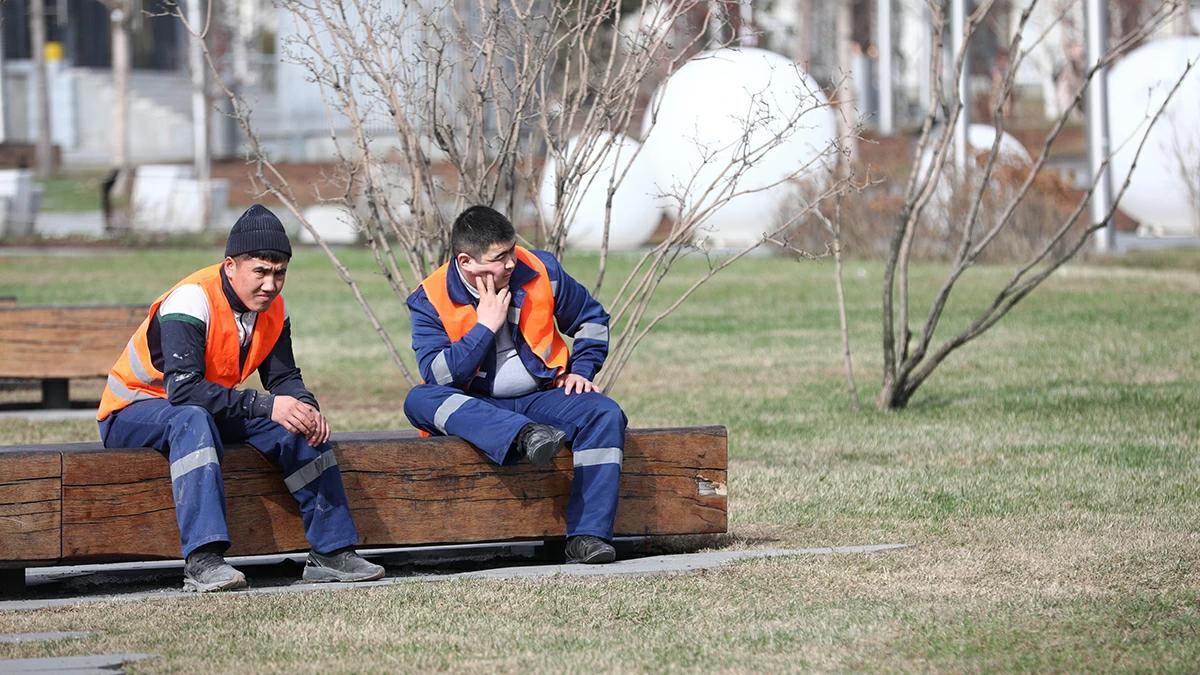 Власти Петербурга и Ленобласти продолжат работу по расширению сфер, где мигрантам с патентами запретят работать
