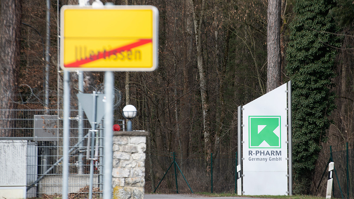 Райффайзенбанк не смог продать завод «Р-фарм» в Германии, поэтому теперь с него требуют 337 млн евро