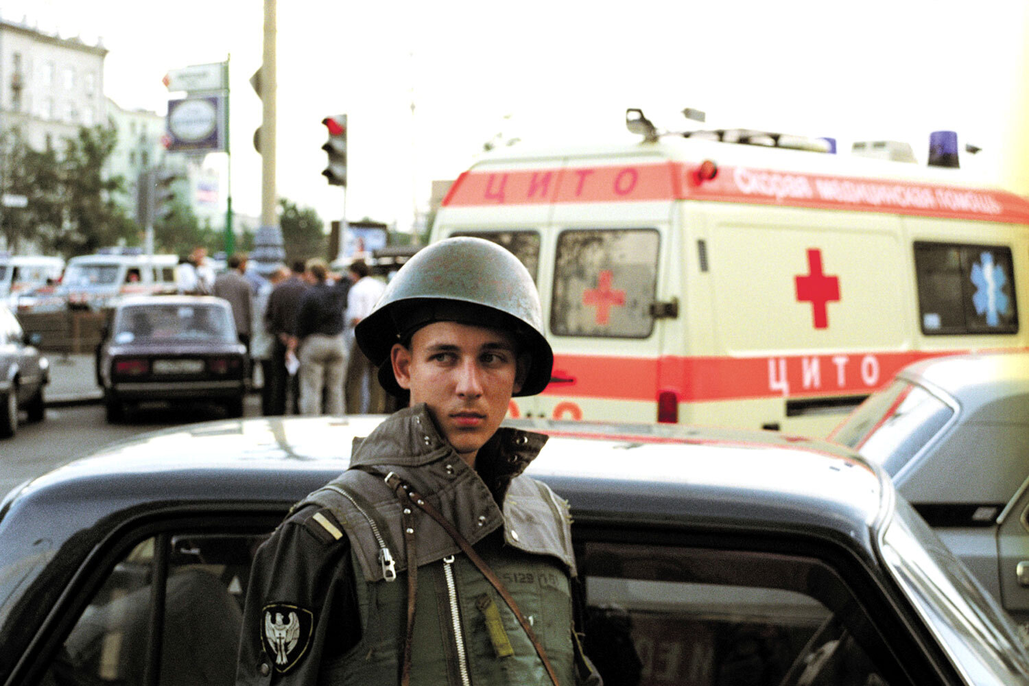 Изначально уголовные дела возбудили по ст. 105 (убийство) и ст. 205 УК РФ (терроризм), но отрабатывали три версии: террористический акт, передел торговых площадей и хулиганские действия из личной неприязни. По делу провели 100 экспертиз, допросили около 300 потерпевших и свидетелей. На причастность проверили 6348 предприятий и 6432 человека, в том числе из кемеровской преступной группировки. В ходе расследования возбуждены и выделены в отдельные производства 14 уголовных дел. Несмотря на громадный объем проделанной оперативно-розыскной работы, найти злоумышленников не смогли. В 2006 г. прокурор Москвы Юрий Семин заявил, что они, скорее всего, мертвы. «С учетом, что прошло уже почти шесть лет, а исполнители вряд ли живые, наверное, мы будем это уголовное дело приостанавливать», – сказал он журналистам на пресс-конференции.