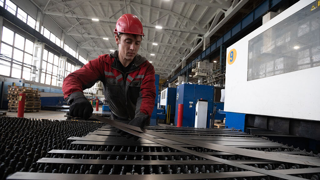 Закон предполагает обучение по утвержденным образовательным программам, а их сроки, особенно для технических и промышленных специальностей, могут быть очень долгими и, соответственно, дорогими