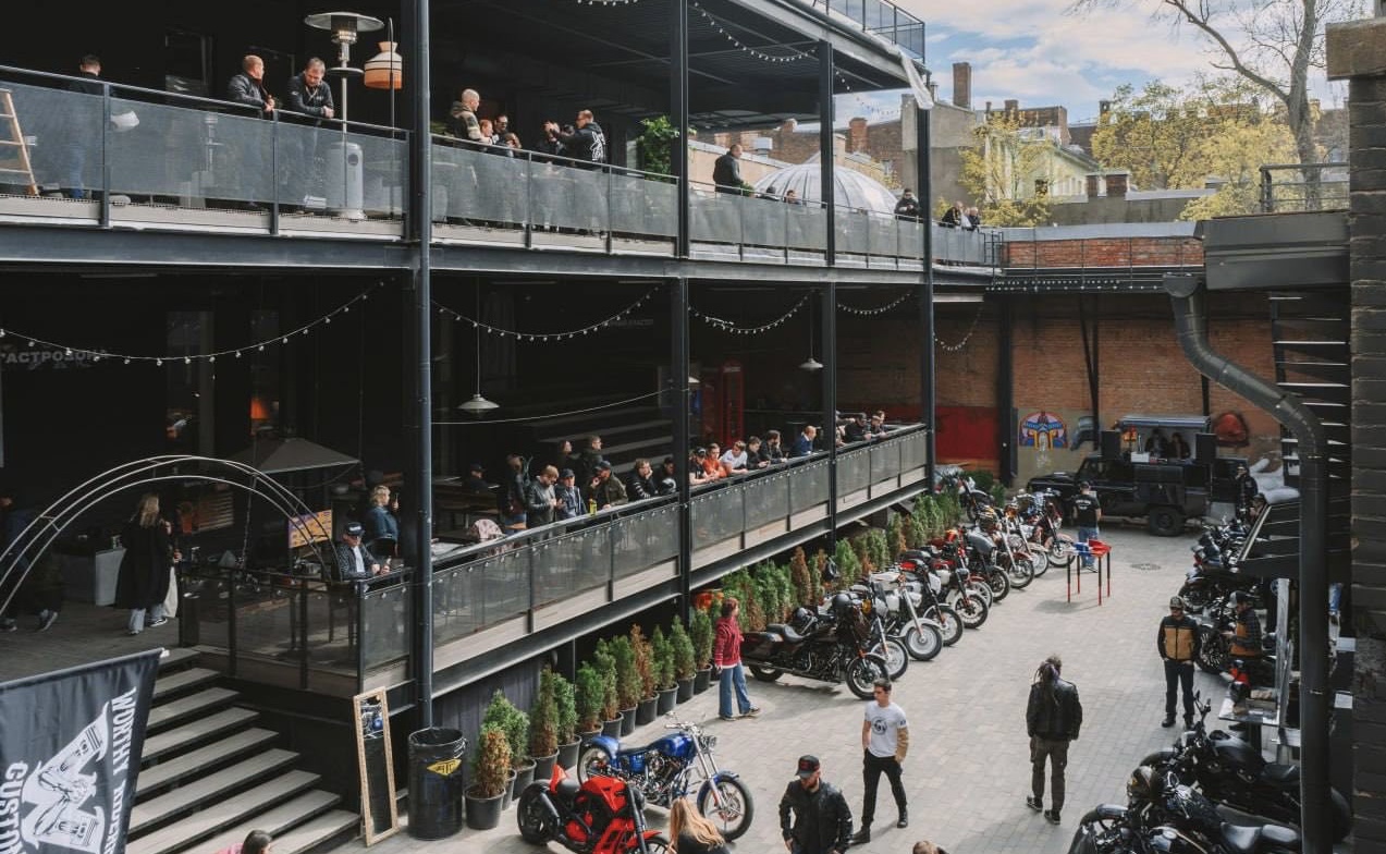 Четырехэтажное здание бывшего телефонного узла было приобретено компанией «Отели Северной Пальмиры» у «Ростелекома» в конце 2020 г.