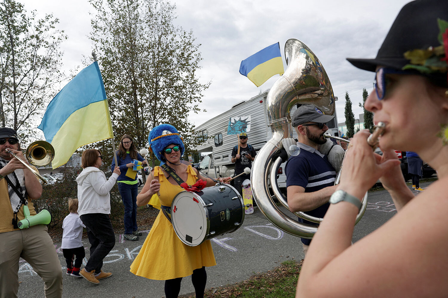 Перед саммитом в городе прошли акции в поддержку Украины.