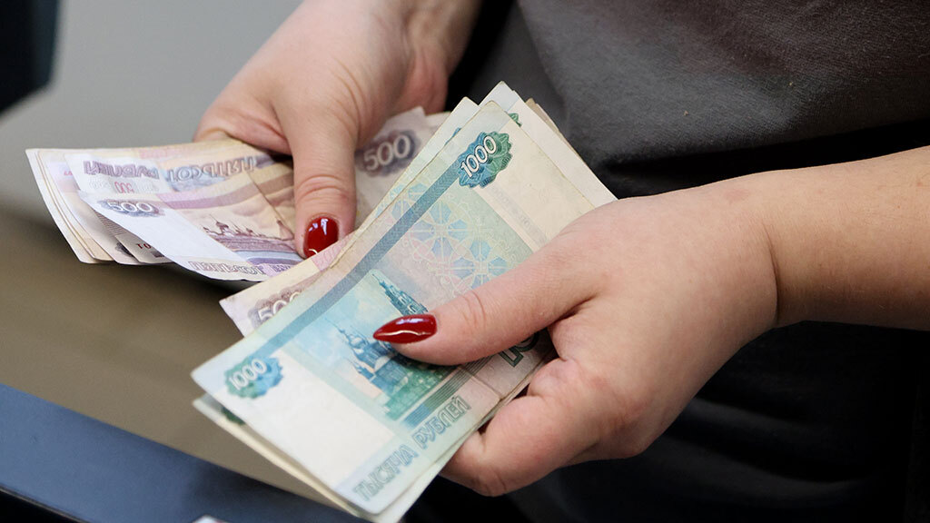 Клиентские базы банков намного больше баз коммерческих МФО, поэтому переток клиентов из них в дочерние МФО обеспечивает последним серьезные приросты объемов выдач