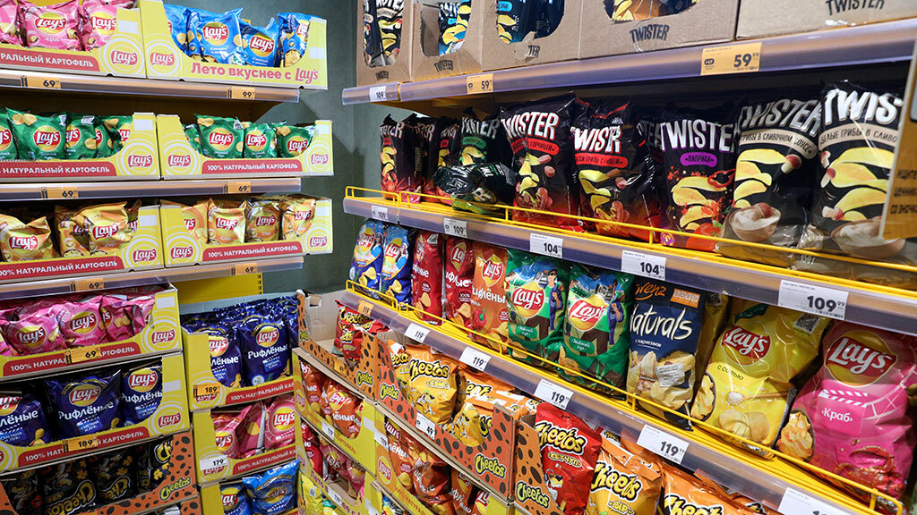 В крупных торговых сетях представлено от 38 до 210 разновидностей чипсов 