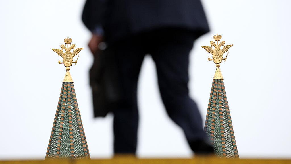 Низкое влияние санкций объясняется тем, что попавшие под санкции компании относительно легко находили пути решения проблем