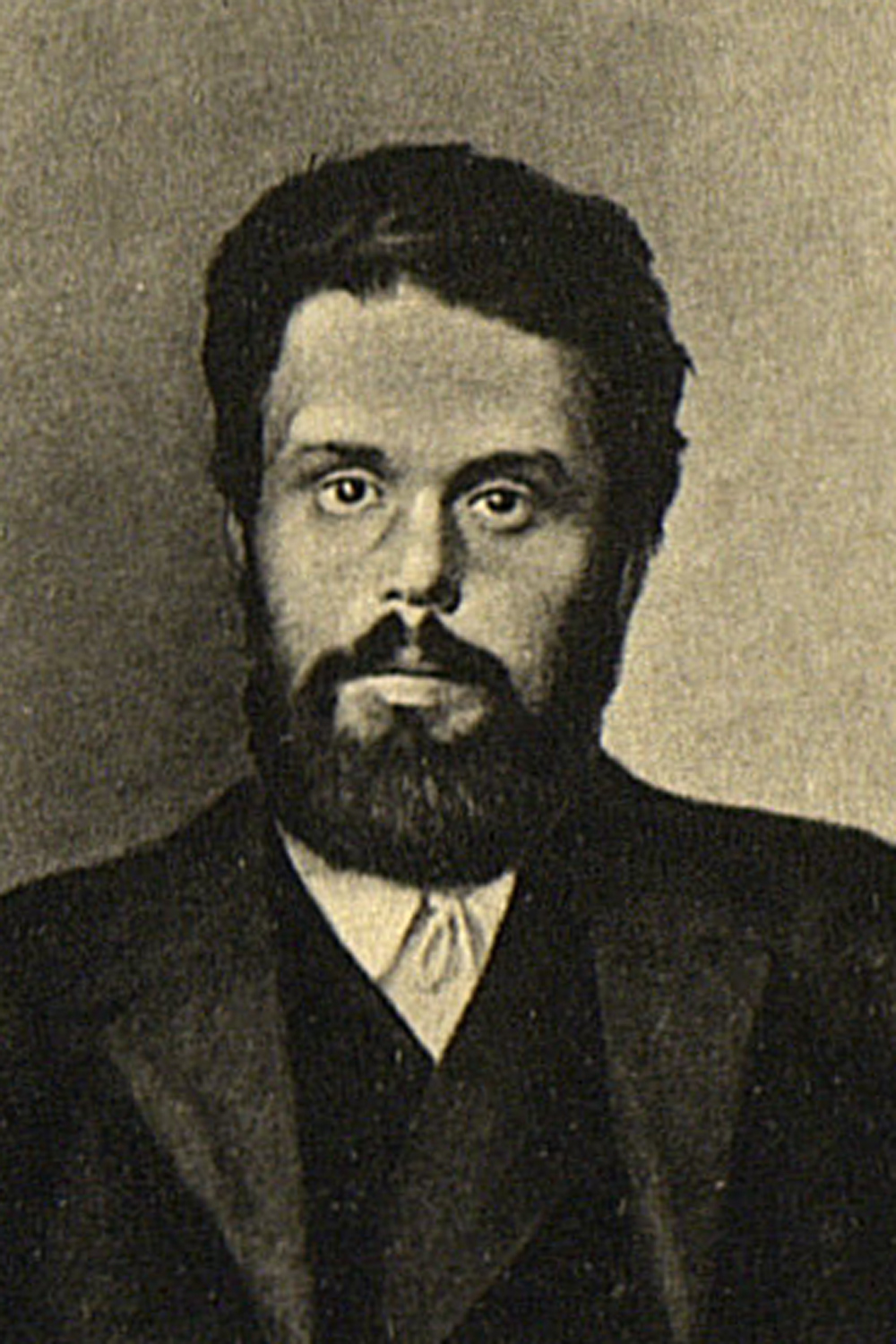 1924-1938 – Александр Винокуров (1869 г. р.; на фото)Образование: медицинский факультет МГУПрежняя карьера: редактор журнала, депутат и председатель Петроградской городской думы (1917-1918), нарком соцобеспечения РСФСР (1918-1921), член Комиссии помощи голодающим (1921-1923).1938-1948 – Иван Голяков (1888 г. р.)Образование: юридический факультет Северо-Кавказского университета (1925)Прежняя карьера: военнослужащий (1909-1918), председатель Реввоентрибунала 14-й дивизии 9-й армии (1919-1925), заместитель председателя Реввоентрибунала Белорусского ВО (1925-1933), член военной коллегии Верховного Суда СССР (1931-1938).1948-1957 – Анатолий Волин (1903 г. р.)Образование: юридический факультет ЛГУ (1930)Прежняя карьера: рабочий, военнослужащий, преподаватель (1931-1933), работник органов прокуратуры (с 1933 г.), заместитель и прокурор РСФСР (1937-1948).