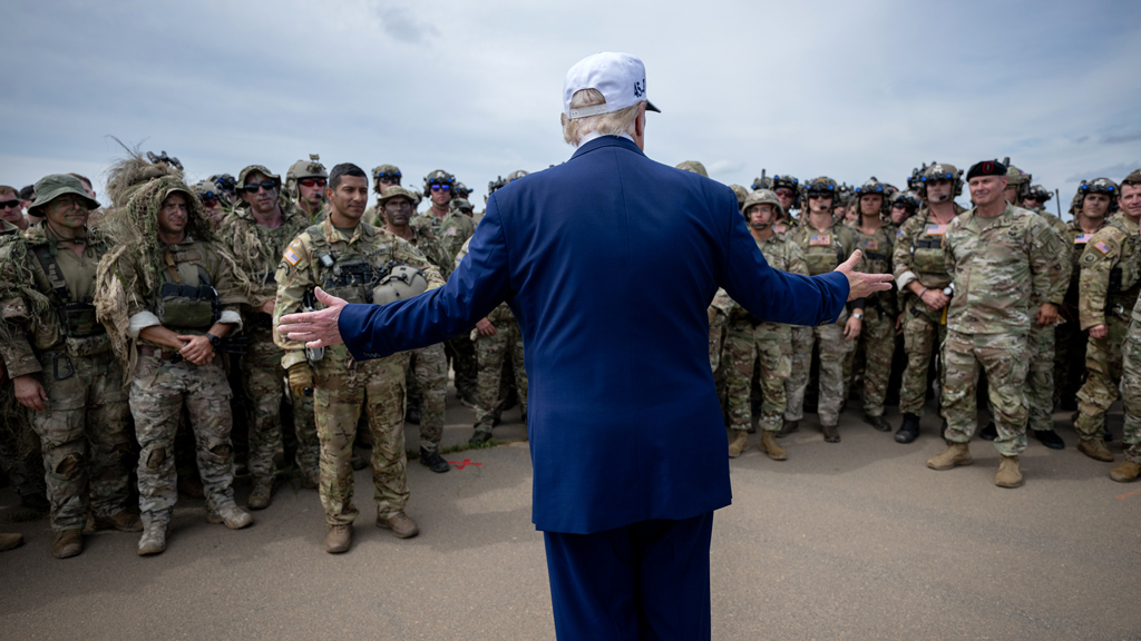 Дональд Трамп уверен, что сможет навести порядок на улицах США