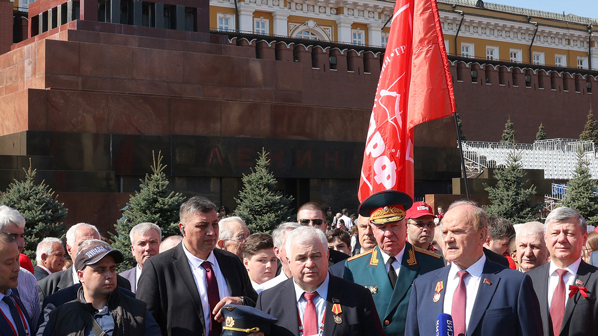 «Мумия» раскалывает общество, в том числе его православную часть, уверен Зюганов