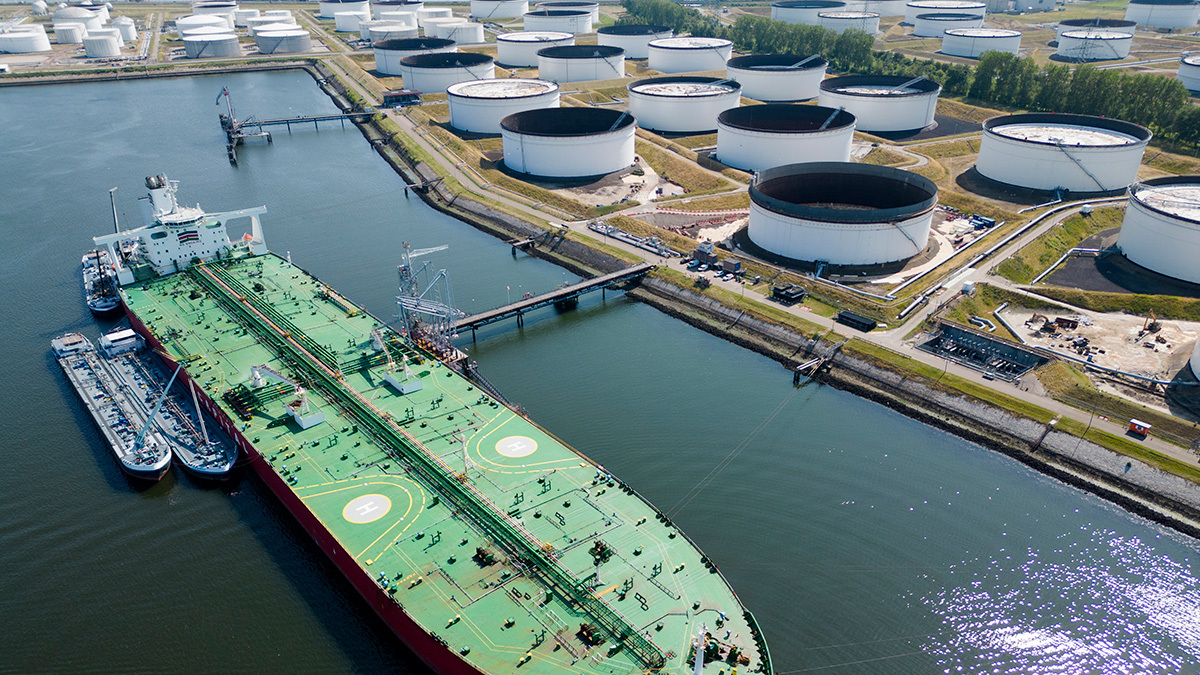 В долгосрочной перспективе снижение спроса на нефть в ЕС создаст избыток ее предложения на мировом рынке