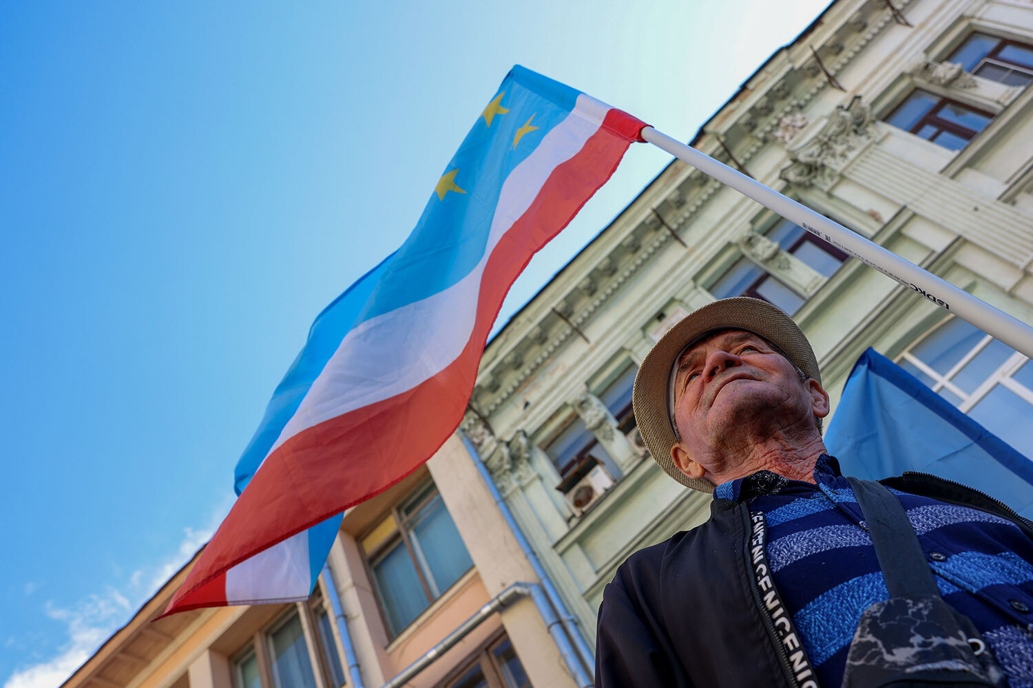 По заявлениям ЦИК Молдавии, число участков для голосования сокращены в России по «соображениям безопасности» и из-за продолжающейся спецоперации. По словам чиновников, аналогичные меры приняты на территории Украины и Израиля.