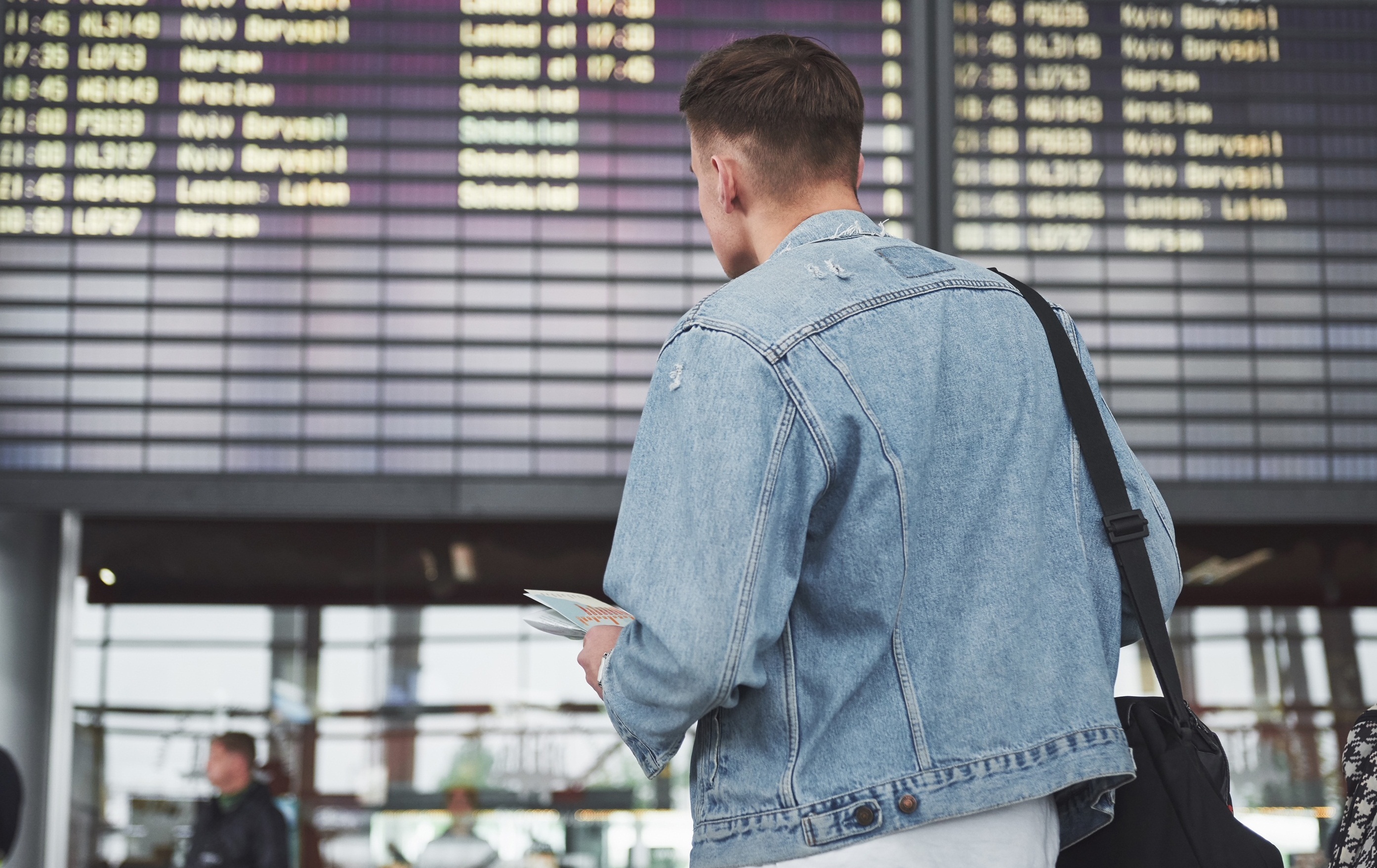 В целом на ситуации сказались такие общие факторы, как отложенный спрос, укрепление рубля, увеличение количества авиаперевозок и снижение цен на авиаперелеты за рубеж