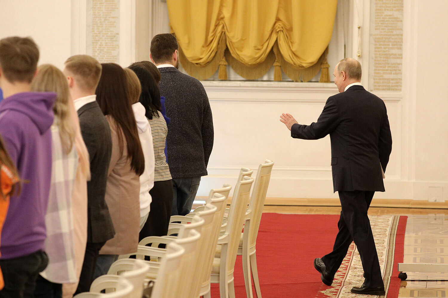 В 2020 г. по инициативе Владимира Путина статус Госсовета был закреплен в Основном законе страны. Согласно ст. 83 Конституции РФ, президент формирует этот орган «в целях обеспечения согласованного функционирования и взаимодействия органов публичной власти, определения основных направлений внутренней и внешней политики РФ и приоритетных направлений социально-экономического развития государства».