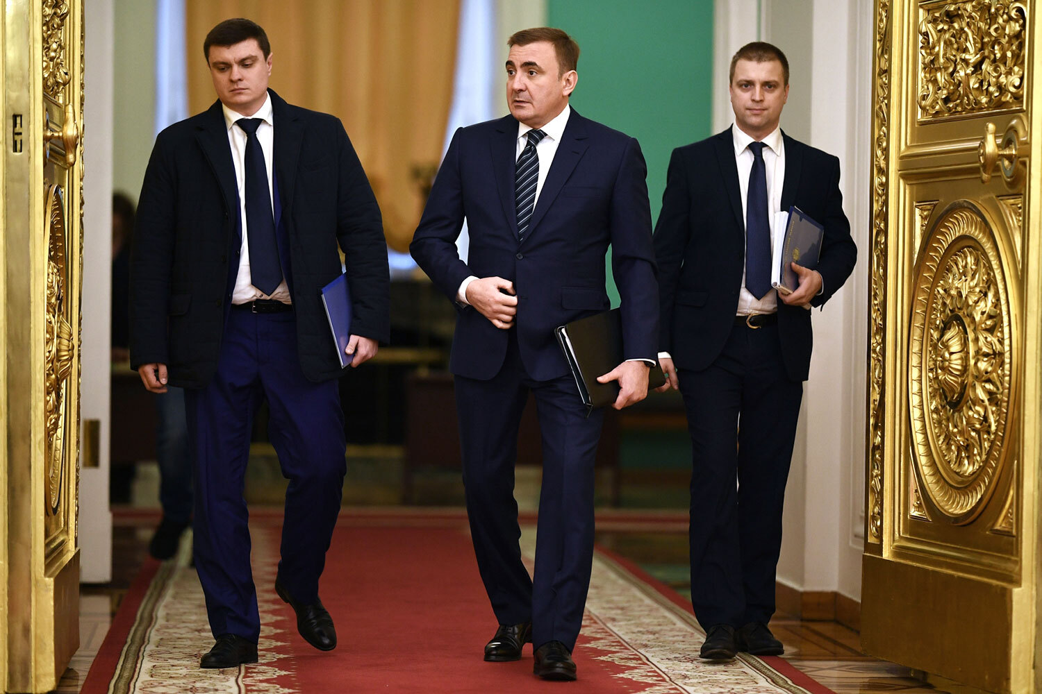 Председателем Госсовета является сам президент. Он же назначает секретаря, ответственного за обеспечение его деятельности. За 25 лет существования органа эту должность занимали три человека: помощники президента Александр Абрамов (2000 – 2012), Игорь Левитин (2012 – 2024) и Алексей Дюмин (2024 – н. в.; на фото в центре)