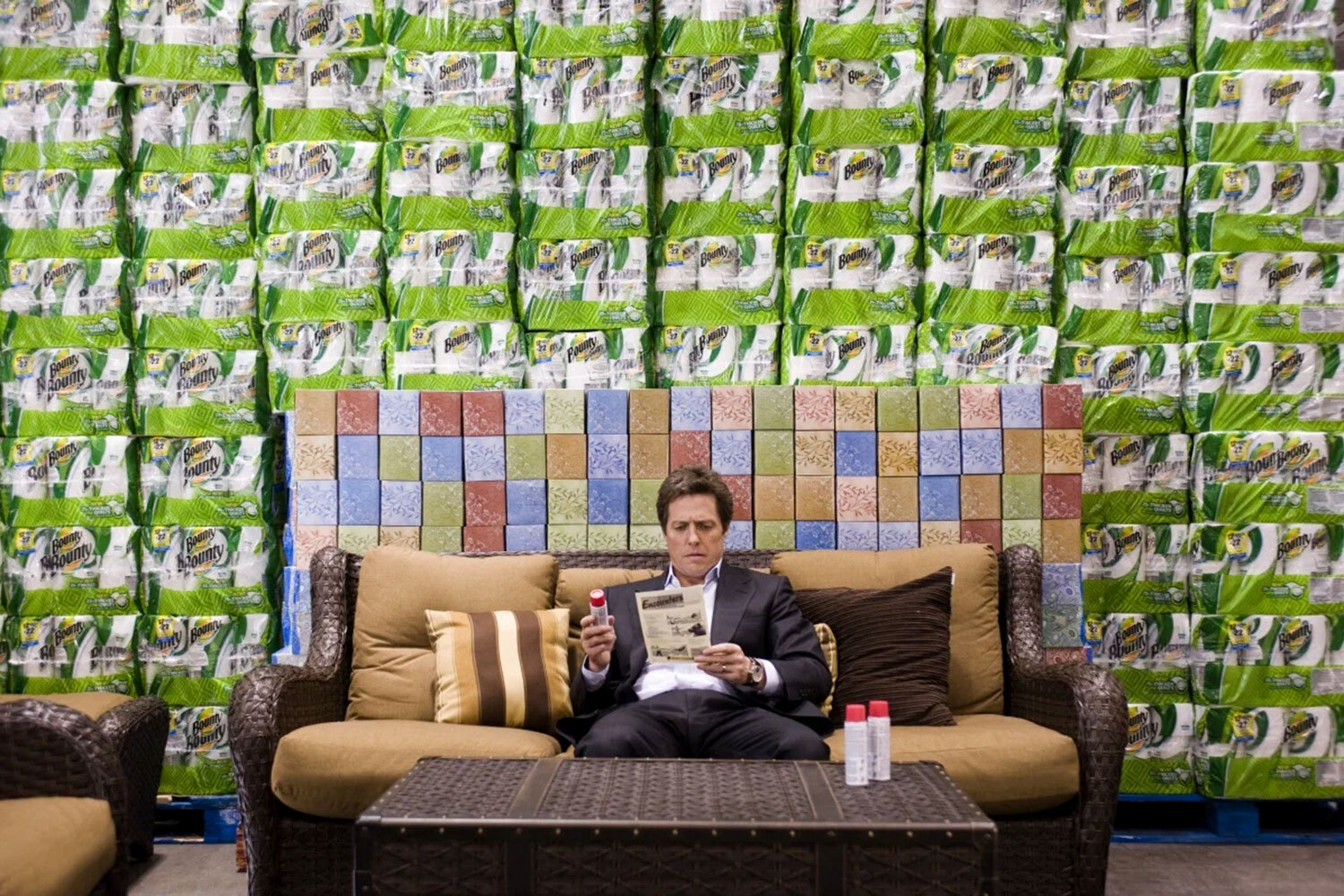 Далеко не все картины с участием Хью Гранта тепло принимались критиками и зрителями. Например, спустя два года после успешной романтической комедии «С глаз – долой, из чарта – вон!» (2007), где напарницей британца выступила американка Дрю Бэрримор, на экраны вышла лента «Супруги Морган в бегах», за которую исполнительница главной женской роли Сара Джессика Паркер получила номинацию на «Золотую малину».