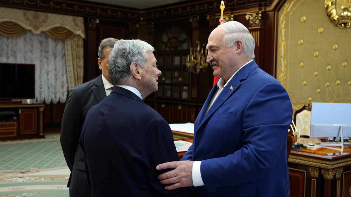 Представитель Белого дома Джон Коул совершил визит в Белоруссию и де-факто перевел отношения двух стран на новый этап развития