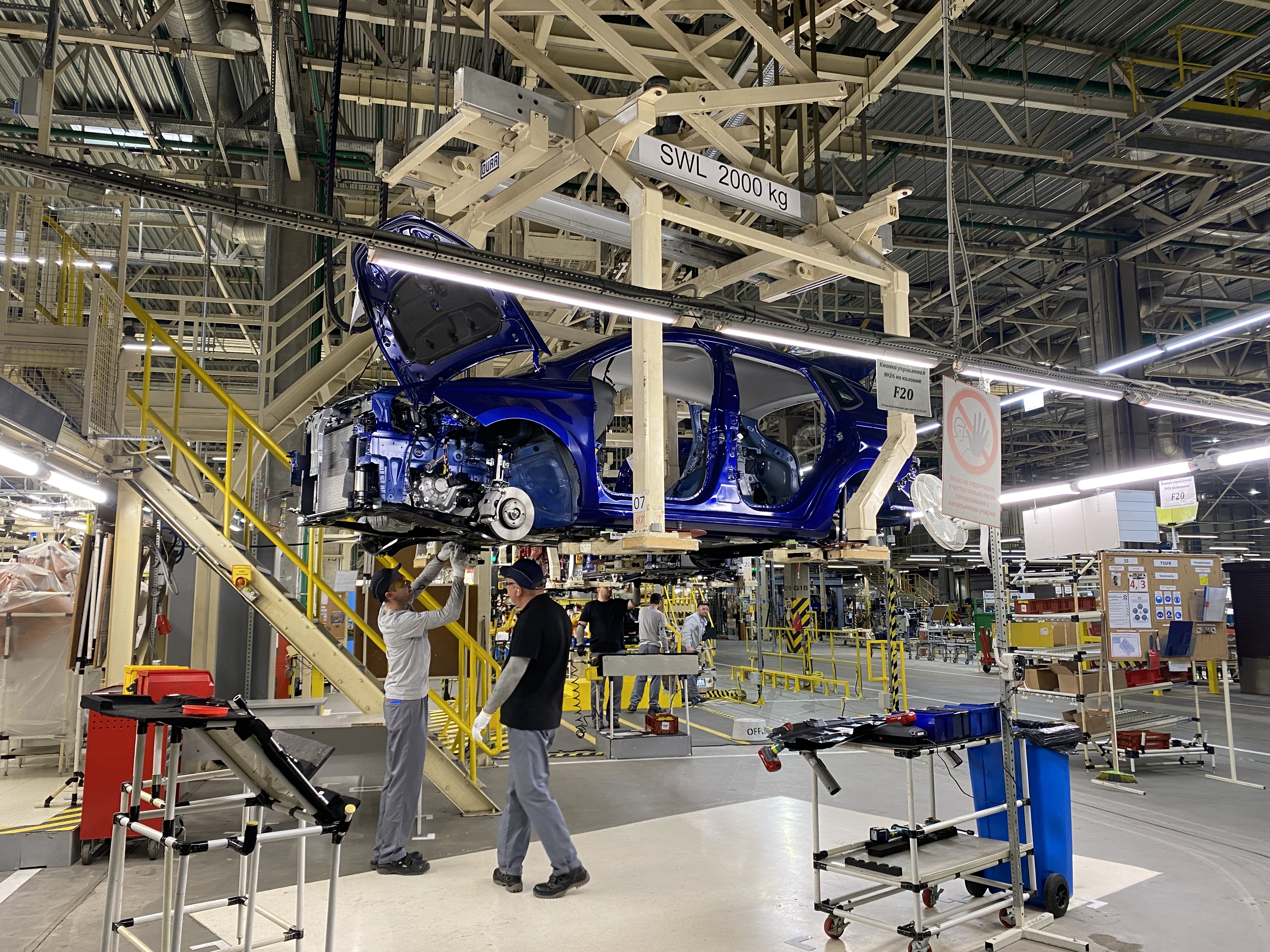 Сегодня в дилерские центры в Тольятти, Санкт-Петербурге и Москве отгружено около 1000 автомобилей Lada Iskra