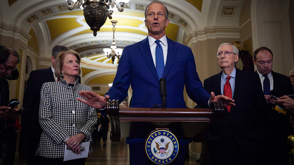 Республиканцы и демократы обвиняют друг друга в попытке саботировать работу правительства 