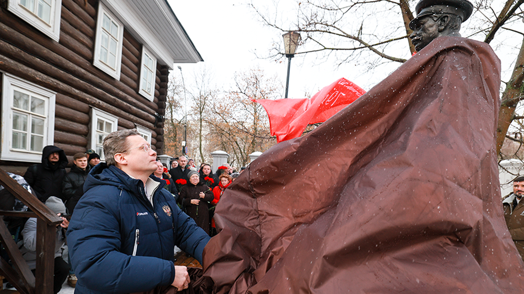 Во избежание сноса бронзового вождя изготовитель может подарить его музею