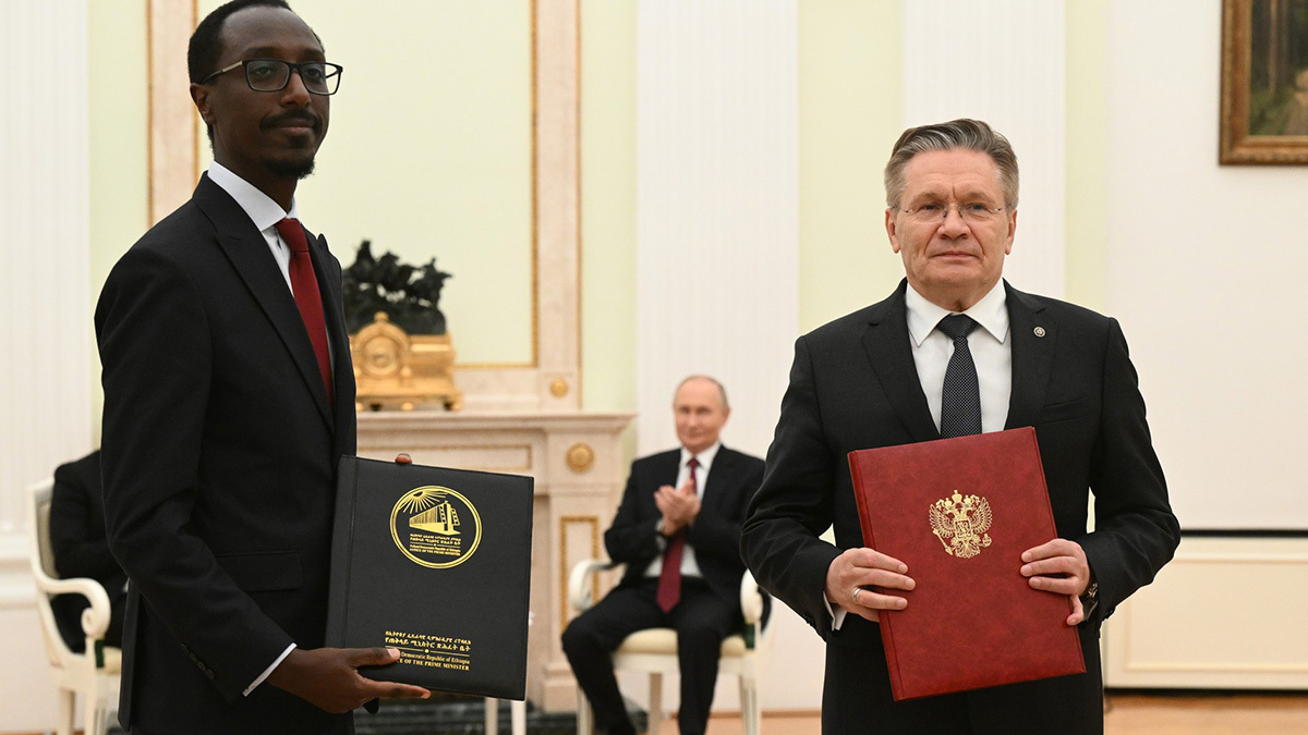 Премьер Эфиопии Аббый Ахмед и президент России Владимир Путин собрались сотрудничать в энергетике, включая атомную, и других сферах. В&nbsp;присутствии глав государств генеральный директор «Росатома» Алексей Лихачев и&nbsp;министр иностранных дел Эфиопии Гедион Тимотеос обменялись подписанным планом действий между корпорацией «Росатом» и&nbsp;электроэнергетической корпорацией Эфиопии 