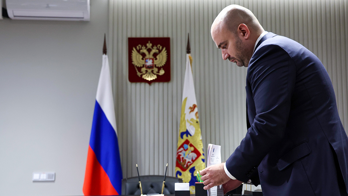 Губернатор решил, что у него слишком много советников