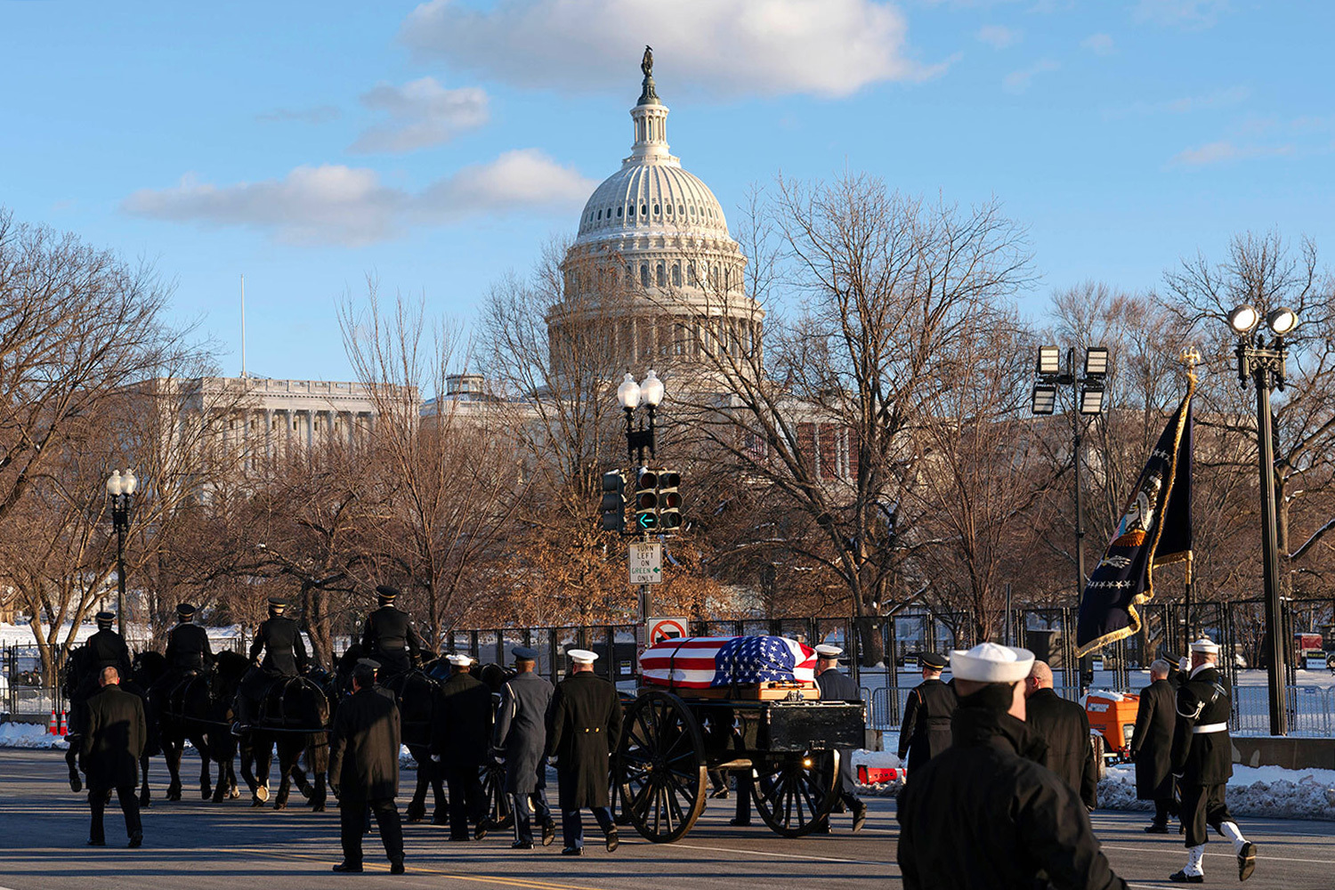 Президент США Джо Байден&nbsp;<a href="https://www.vedomosti.ru/politics/news/2024/12/30/1084545-v-ssha-obyavili-9-yanvarya" target="_self">объявил&nbsp;</a>9 января днем траура после смерти бывшего американского лидера.