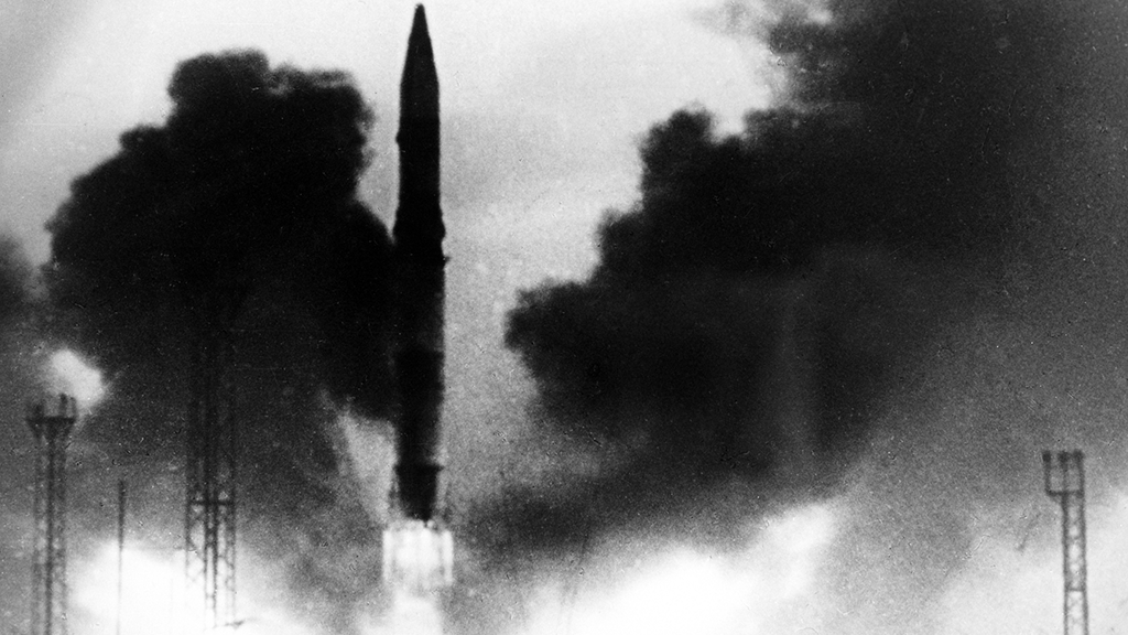 Старт межконтинентальной ракеты.