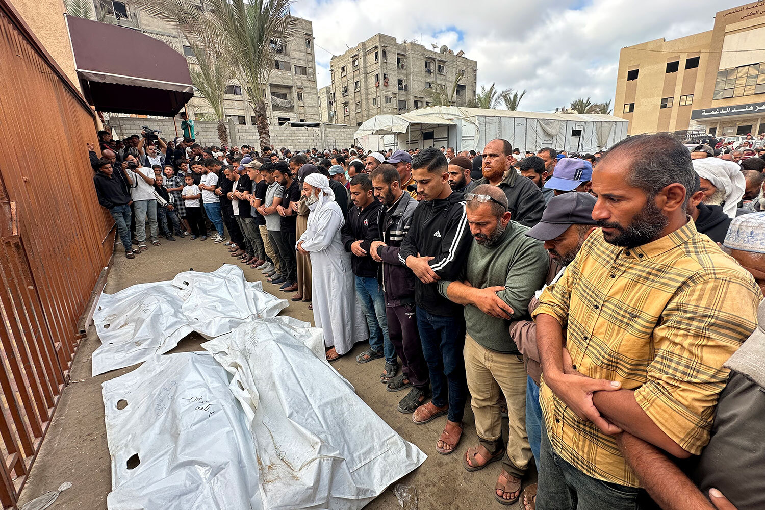 Вечером 28 октября Армия обороны Израиля нанесла серию ударов по сектору Газа. За несколько часов до этого премьер-министр страны Биньямин Нетаньяху обвинил «Хамас» в нарушении соглашения о перемирии и отдал соответствующий приказ. Министерство здравоохранения палестинского анклава сообщило, что в результате атаки погибли как минимум 104 человека. Днем 29 октября в ЦАХАЛ заявили о возобновлении режима прекращения огня.