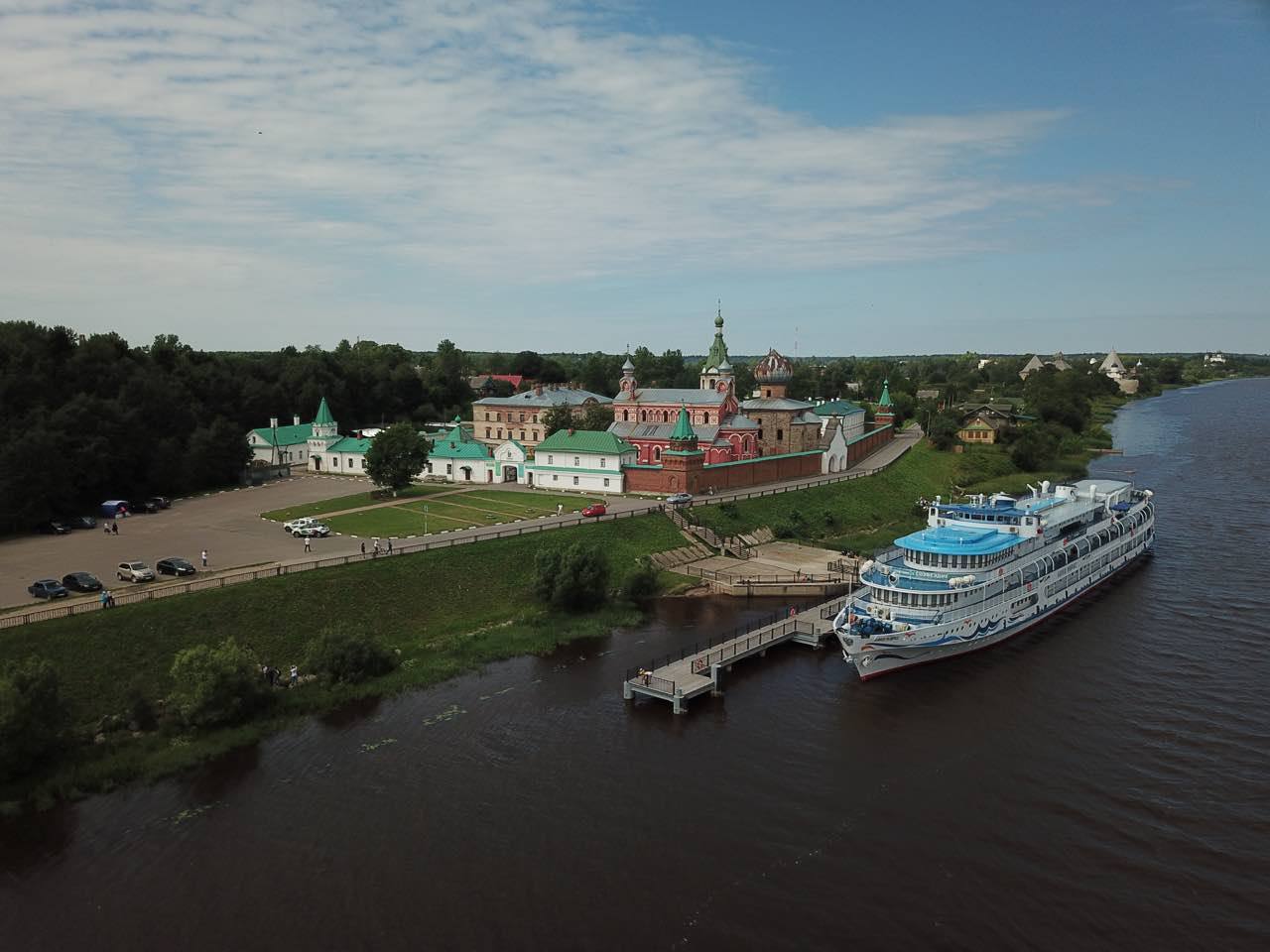 Большим спросом среди туристов пользуются направления в Кировск, крепость Орешек и причал на Неве в Дубровке