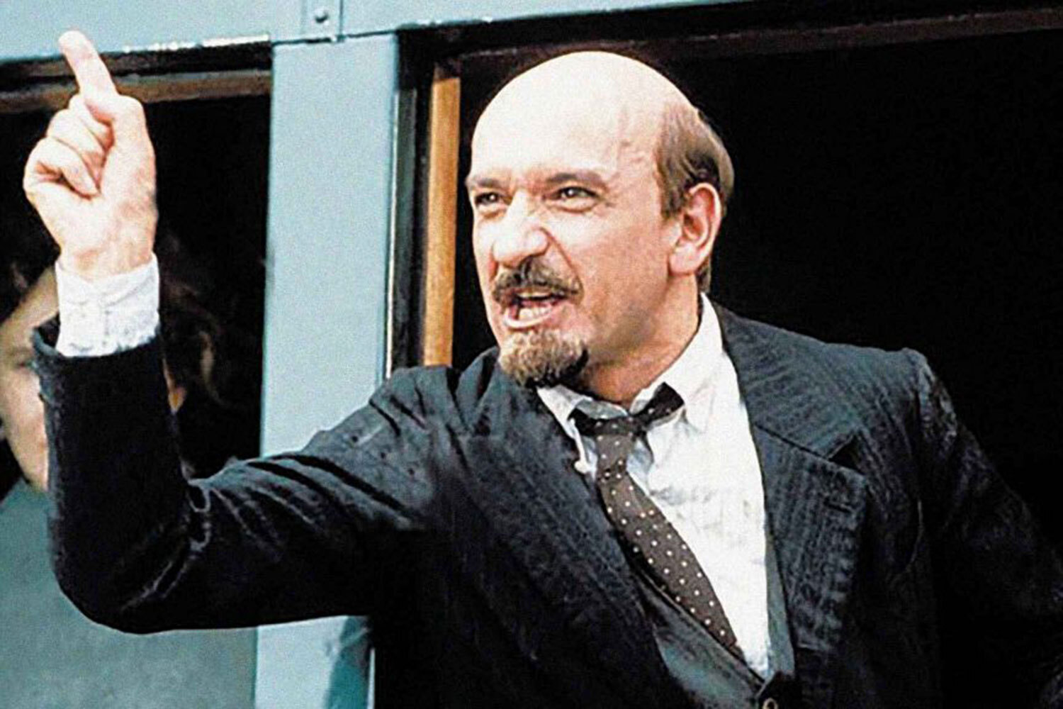 В итальянском двухсерийном телефильме Дамиано Дамиани «Ленин. Поезд» (1988) в образе вождя мирового пролетариата предстал лауреат премии «Оскар» Бен Кингсли. Драма рассказывает о возвращении Ленина в Россию в «пломбированном вагоне» в апреле 1917 г.